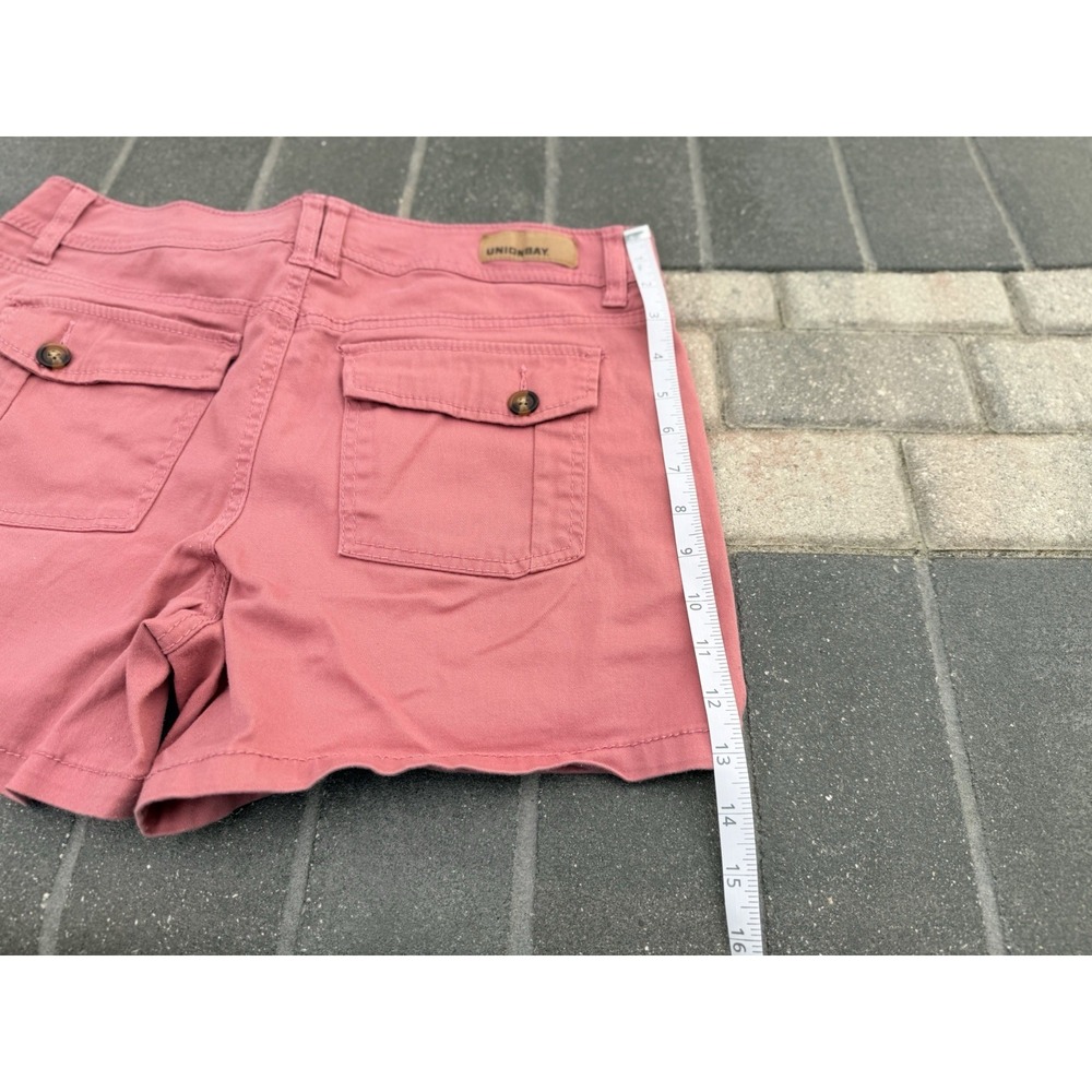 Union Bay Woman's Cargo Shorts Size 11 Rose Colored Cotton Button Pockets - Picture 3 of 10